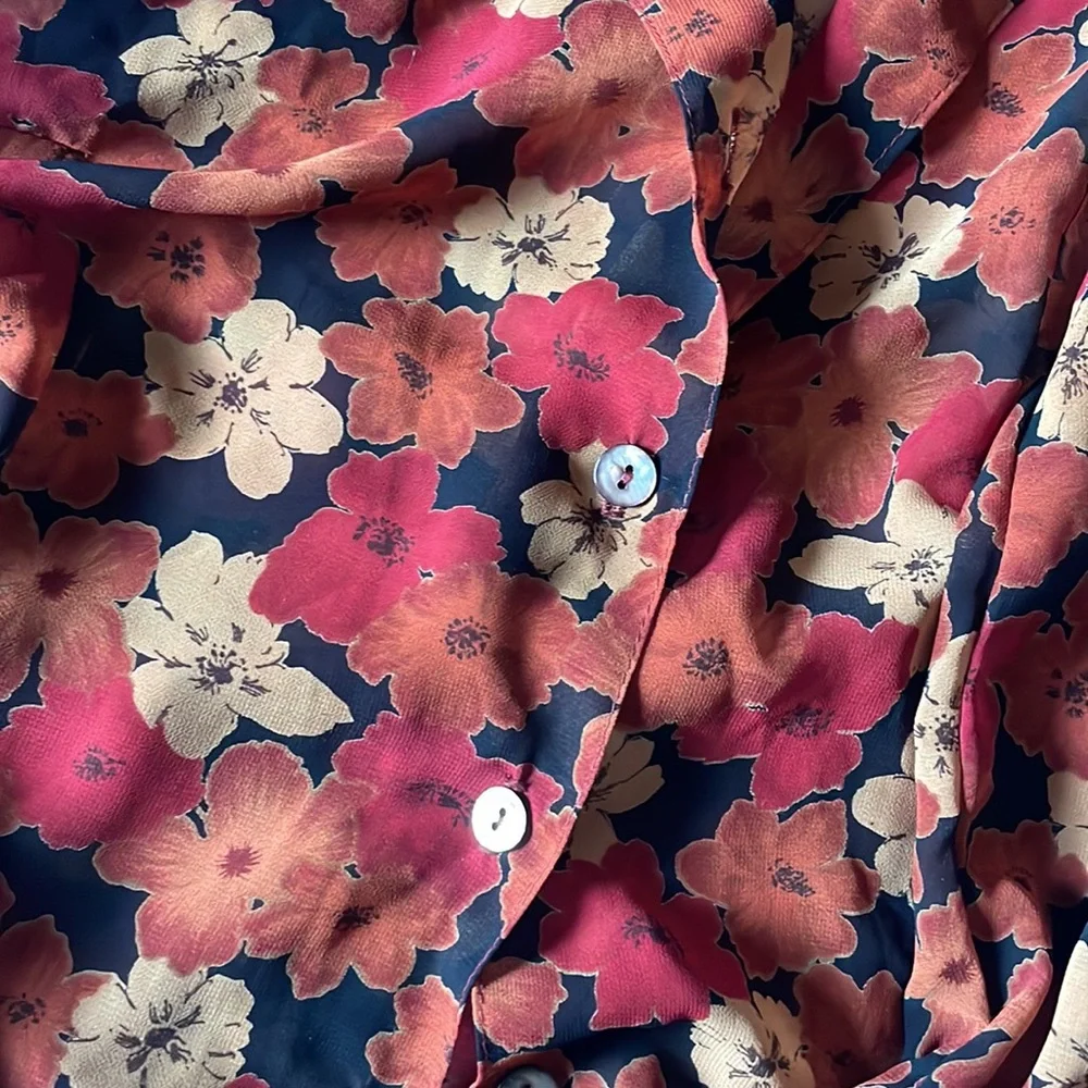 Sheer floral button down - Picture 4 of 4